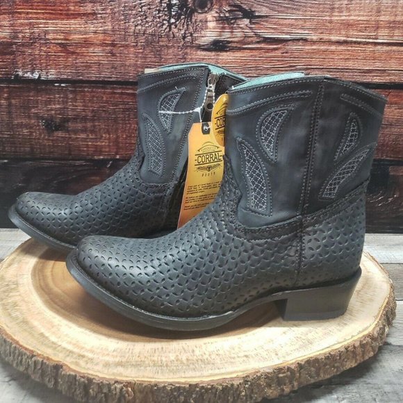 NWT Corral Ankle Boots 7 M Western Black Cut Out Embroidered Leather - Picture 2 of 12